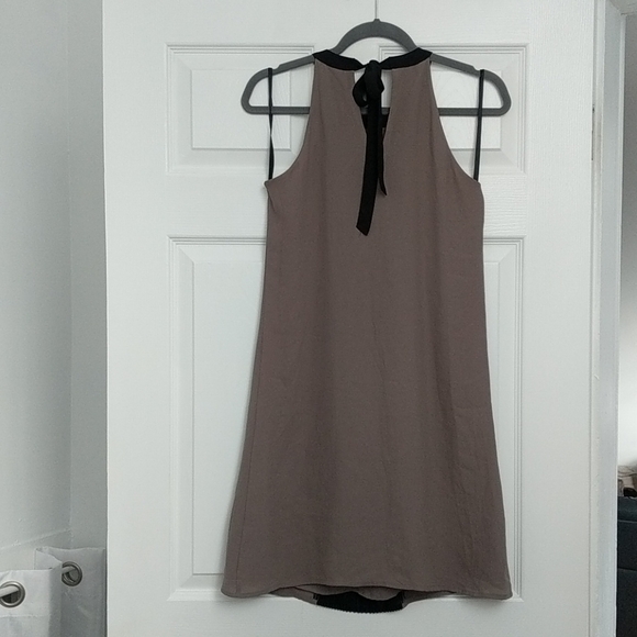 HM dress. Black pleated detail in front. - Picture 3 of 3